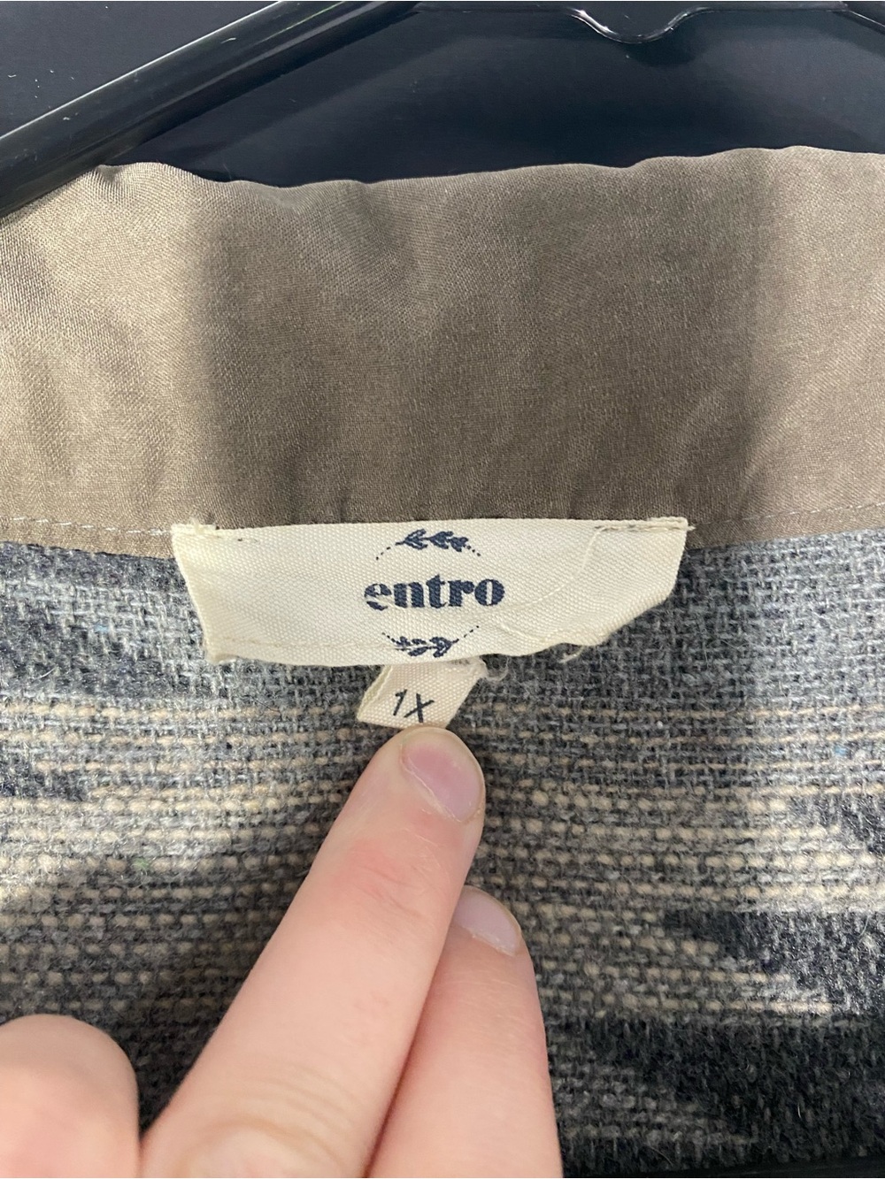 4/$16 Entro Vest - Picture 3 of 4